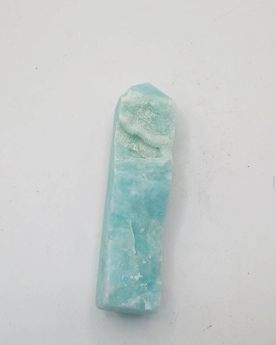 Pointe semi polie aragonite bleue 8,5 cm / 69,15 g qualité AA+ (excellente )